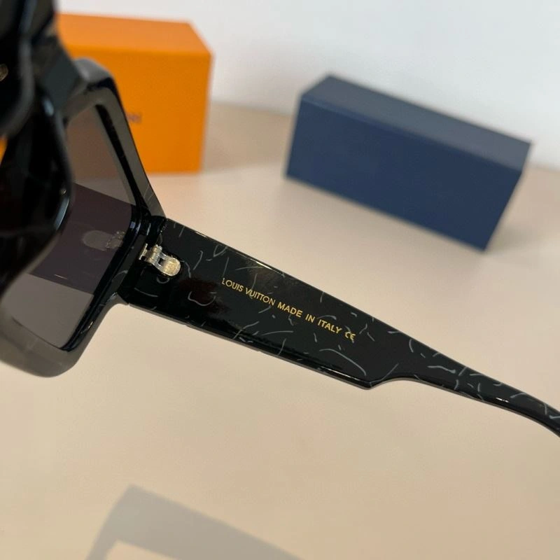 FashionForward Louis Vuitton Sunglasses 280892