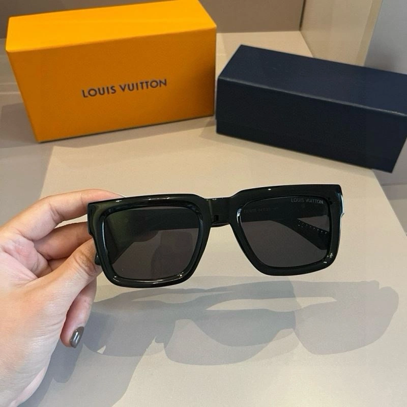 Sporty Louis Vuitton Sunglasses 280894