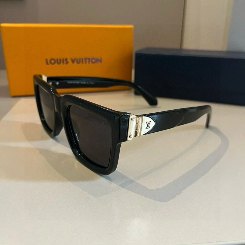 Sporty Louis Vuitton Sunglasses 280894