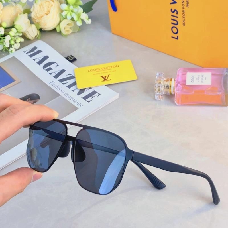 Sporty Louis Vuitton Sunglasses 280885