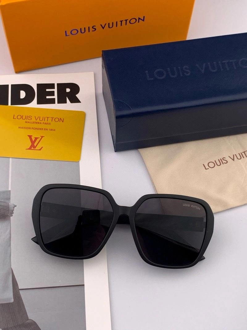 TravelReady Louis Vuitton Sunglasses 280850