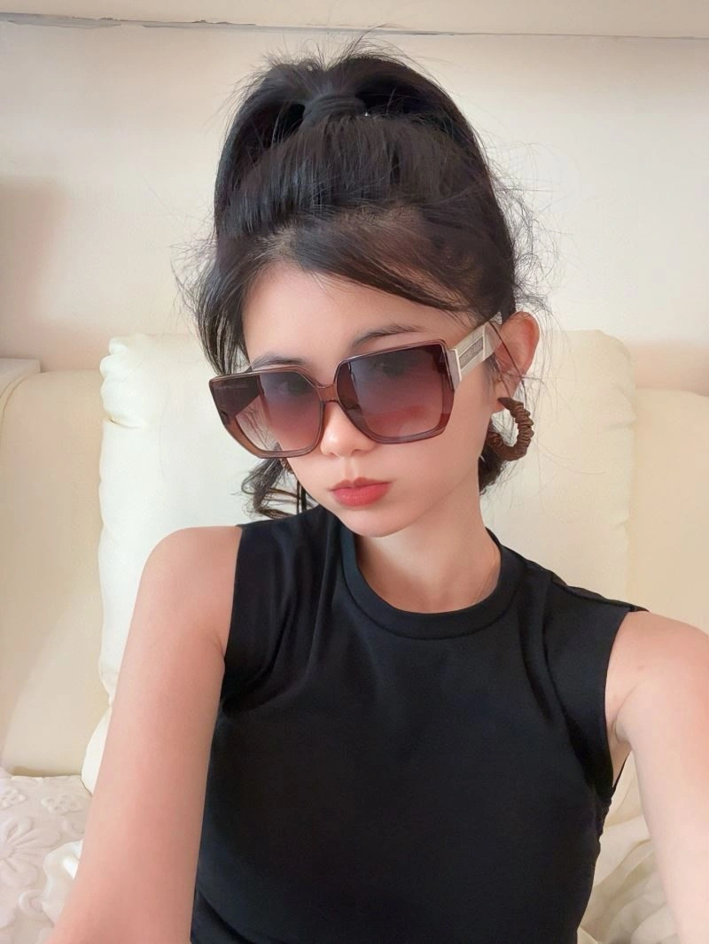 Compact Louis Vuitton Sunglasses 280828