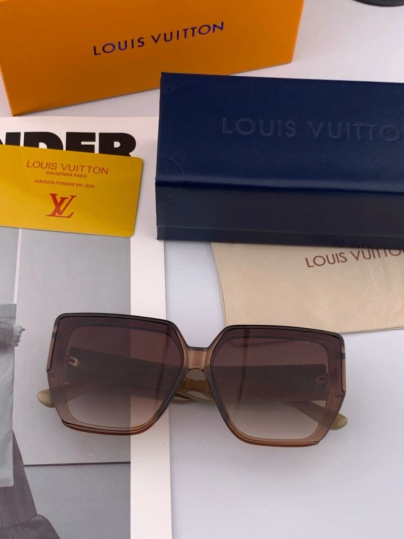 Compact Louis Vuitton Sunglasses 280828