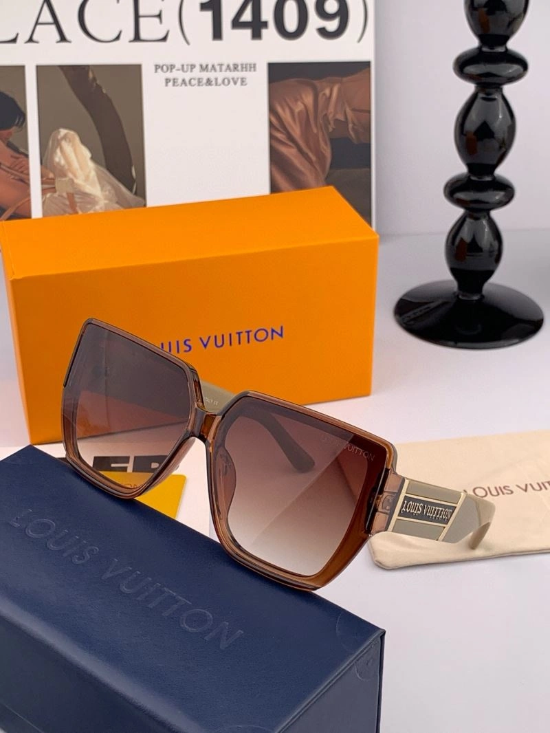 Compact Louis Vuitton Sunglasses 280828
