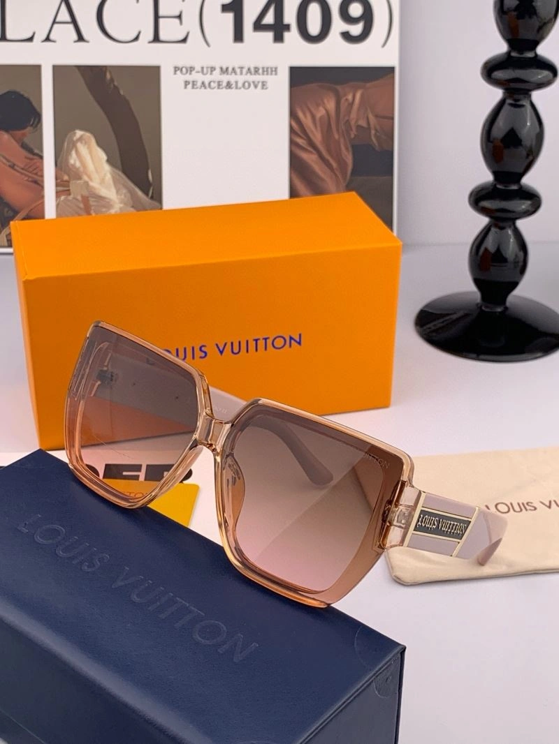 Compact Louis Vuitton Sunglasses 280828
