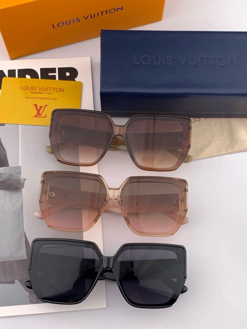 Compact Louis Vuitton Sunglasses 280828