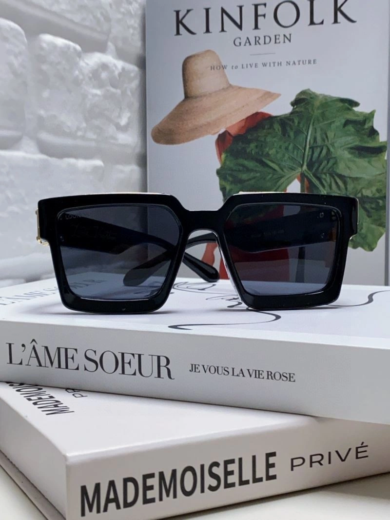 Louis Vuitton Sunglasses ZipUp 280819