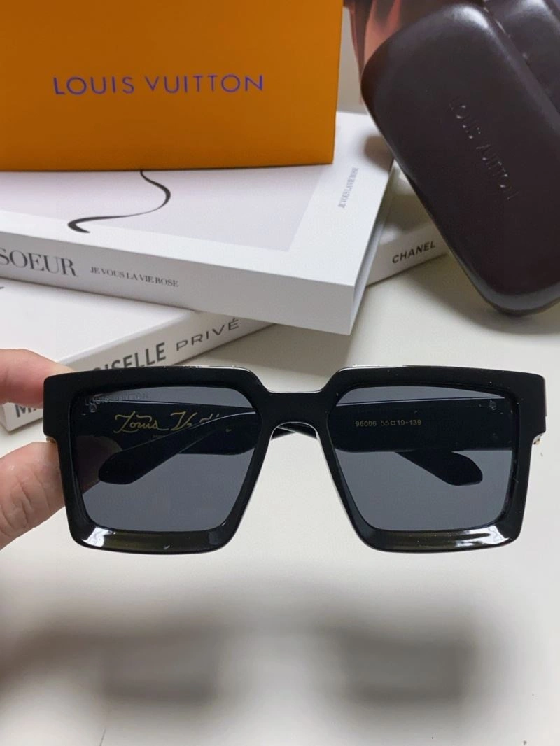 Louis Vuitton Sunglasses ZipUp 280819