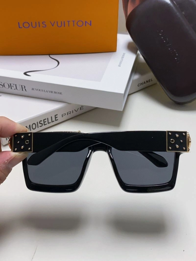 Louis Vuitton Sunglasses ZipUp 280819