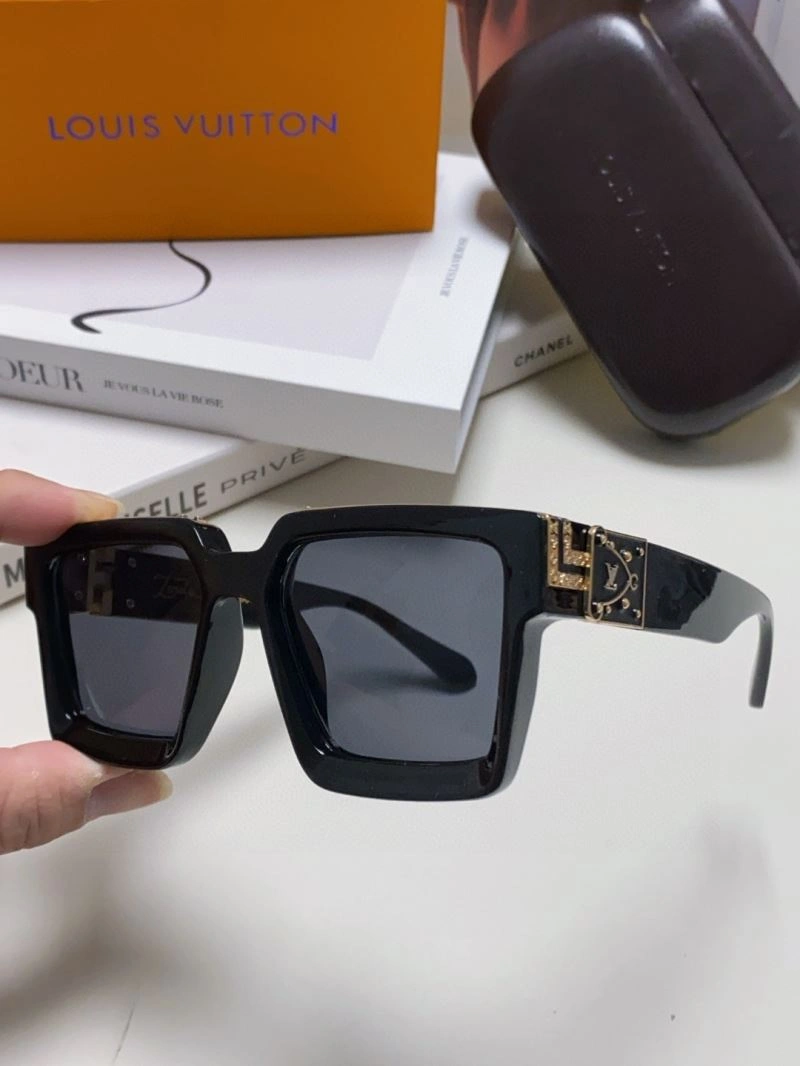 Louis Vuitton Sunglasses ZipUp 280819