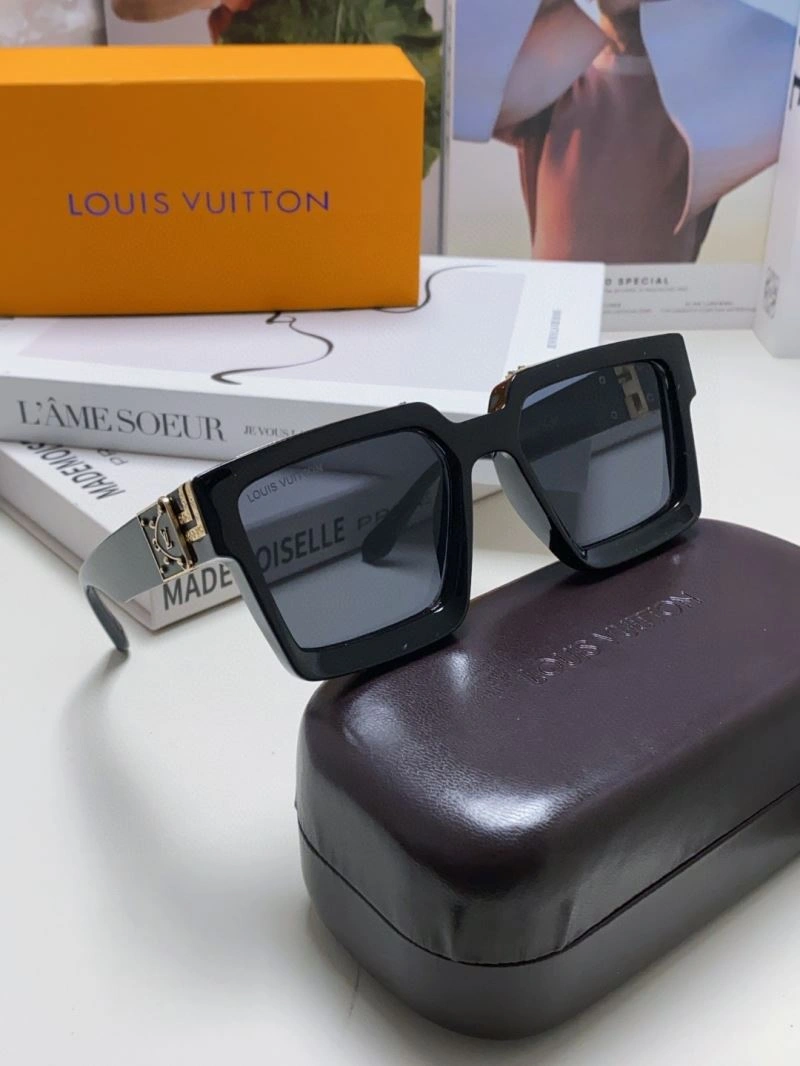 Louis Vuitton Sunglasses ZipUp 280819
