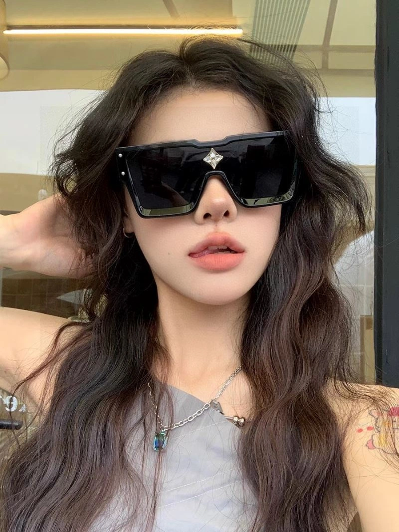 Louis Vuitton Sunglasses Cozy 280839