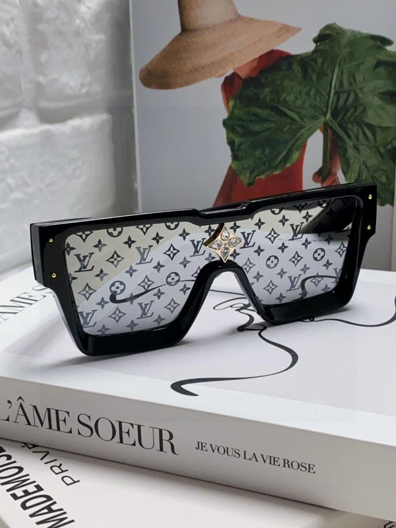 Louis Vuitton Sunglasses Functional 280826