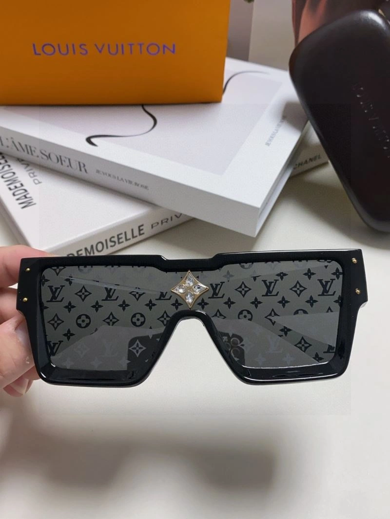 Louis Vuitton Sunglasses Functional 280826