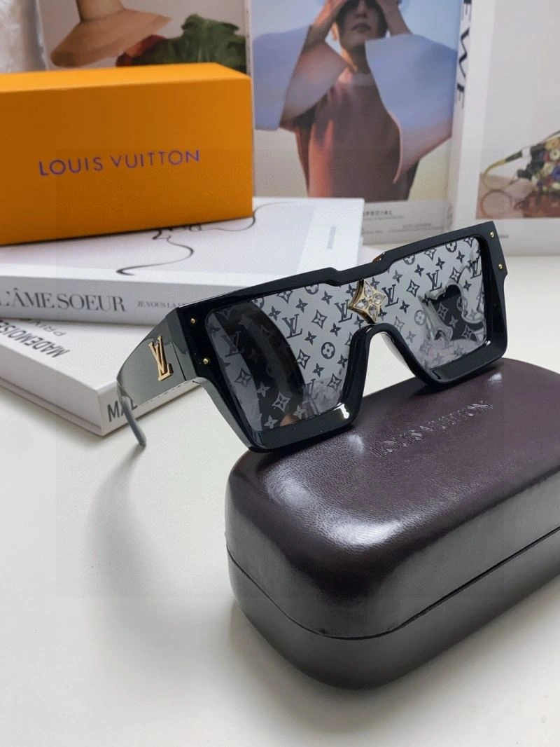 Louis Vuitton Sunglasses Functional 280826