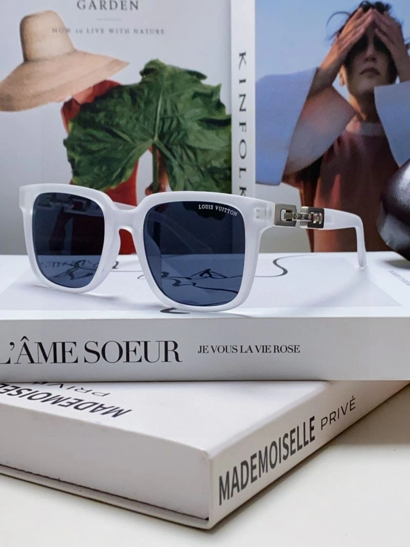 Louis Vuitton Sunglasses Fashionable 280822