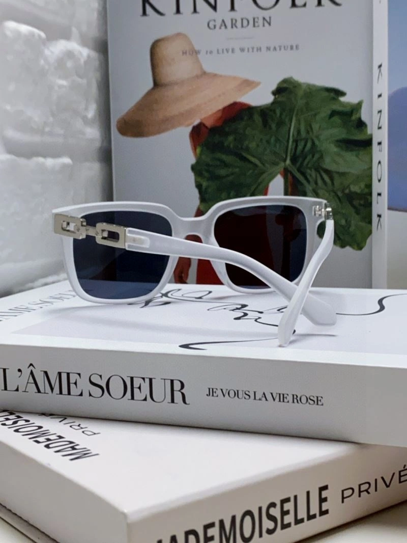 Louis Vuitton Sunglasses Fashionable 280822