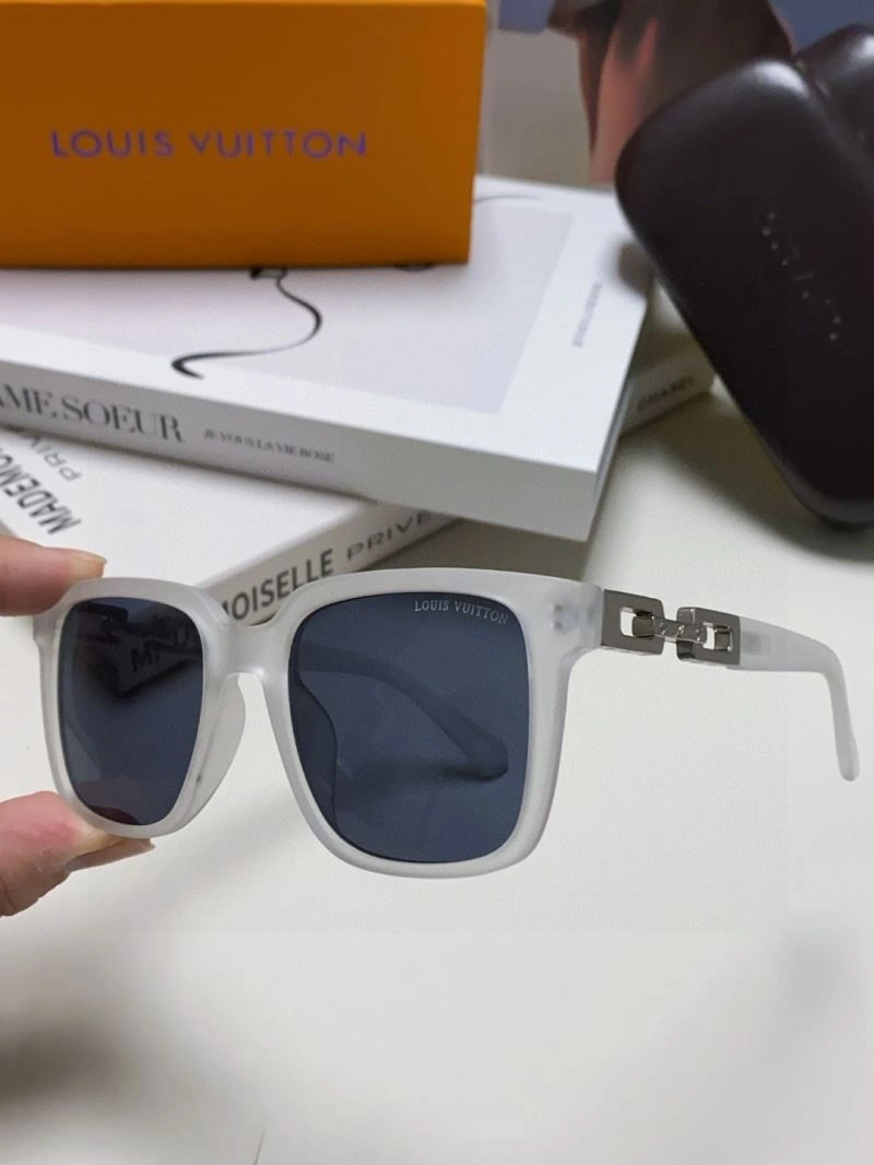 Louis Vuitton Sunglasses Fashionable 280822