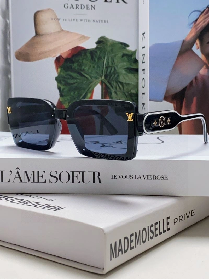 Louis Vuitton Sunglasses Sporty 280842