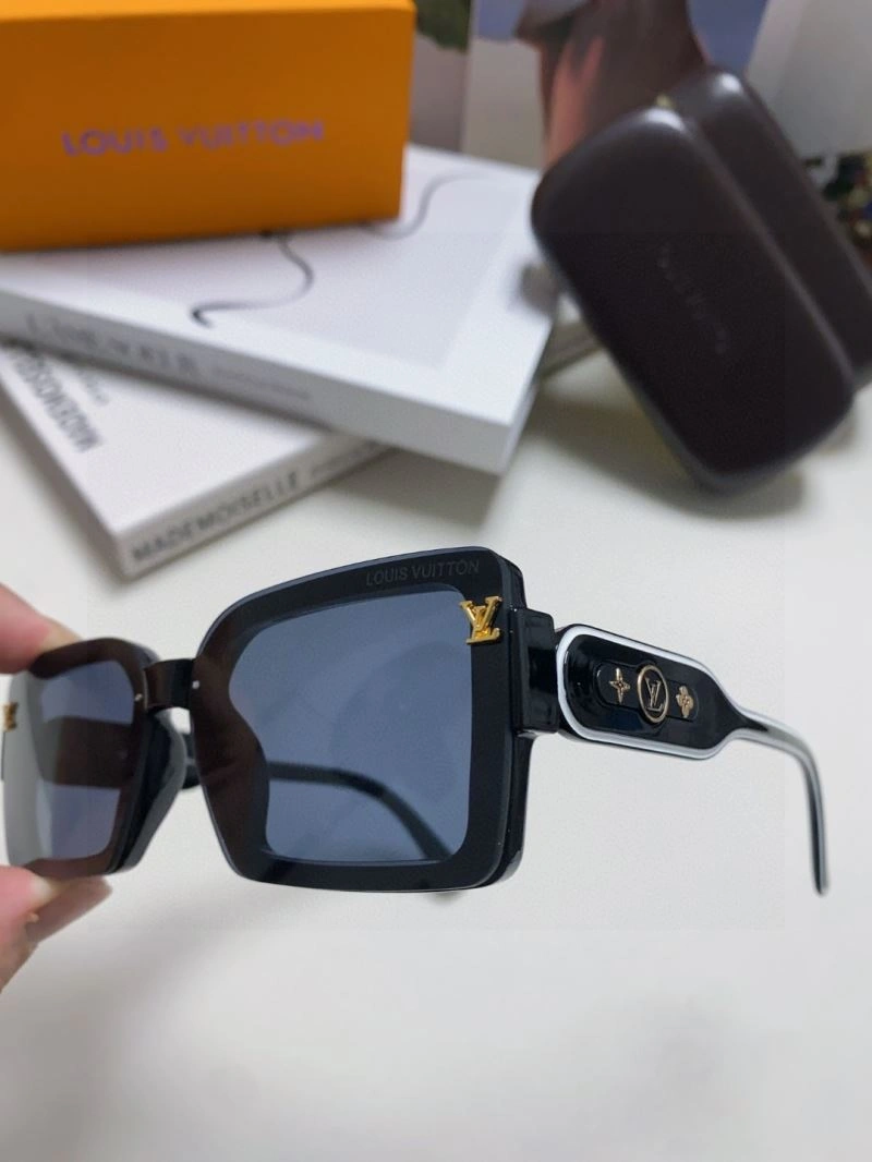 Louis Vuitton Sunglasses Sporty 280842