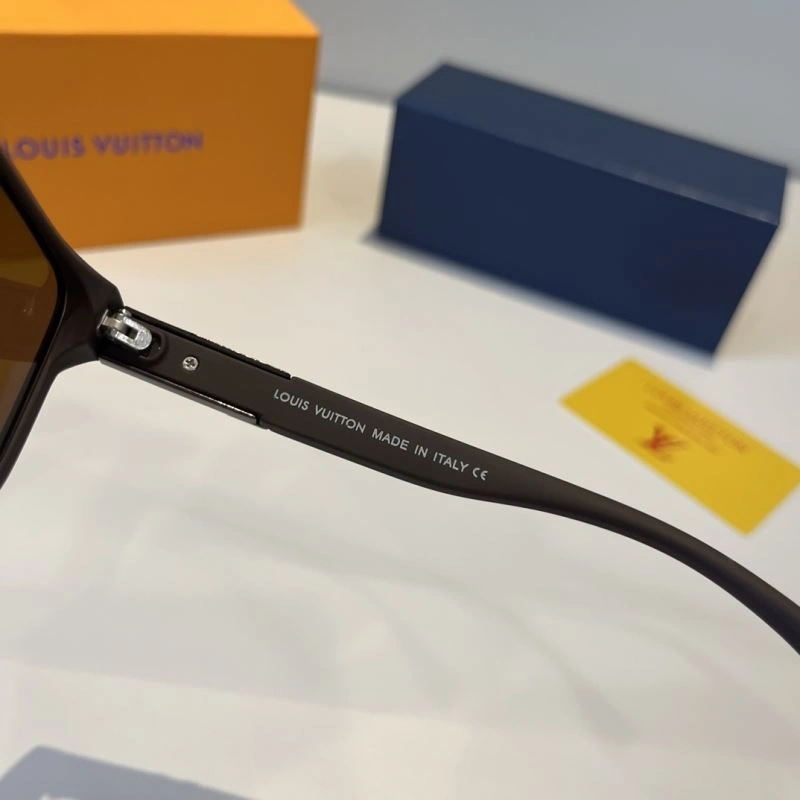 Lightweight Louis Vuitton Sunglasses 280812