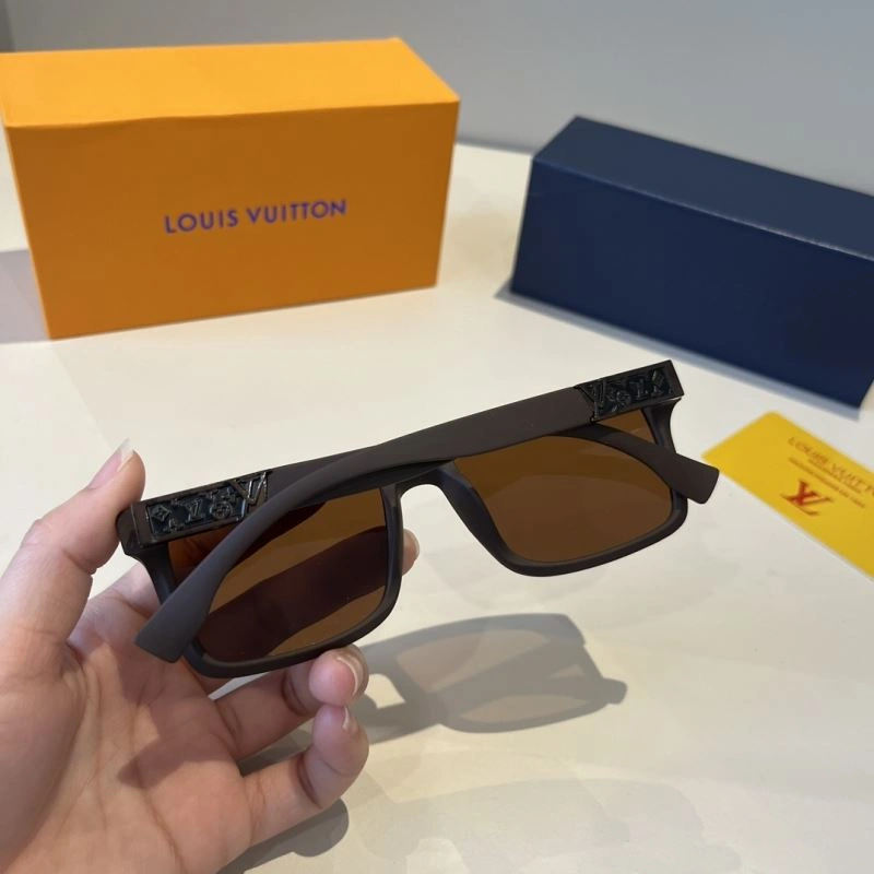 Lightweight Louis Vuitton Sunglasses 280812