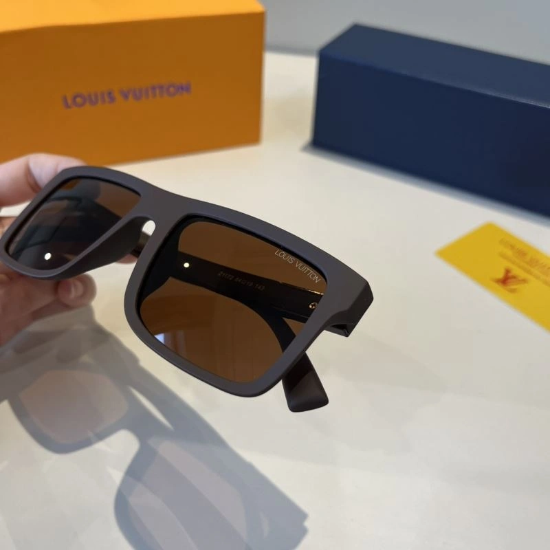 Lightweight Louis Vuitton Sunglasses 280812