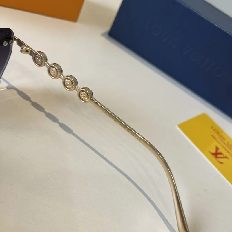 Versatile Louis Vuitton Sunglasses 280810
