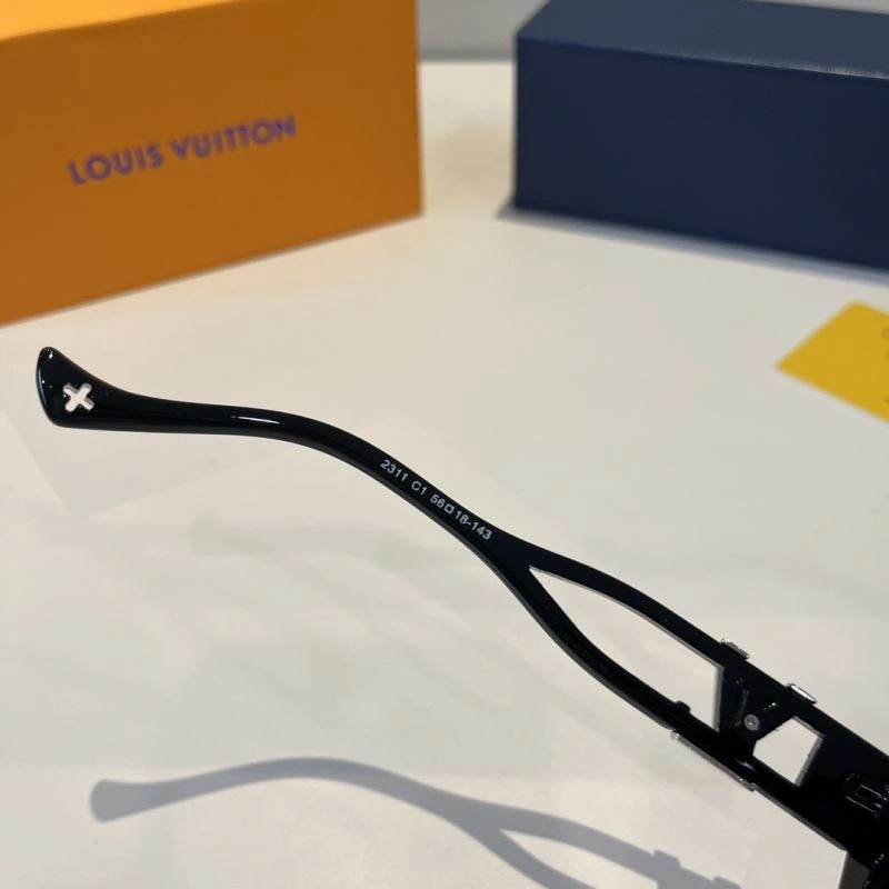 Louis Vuitton Sunglasses Fashionable 280806
