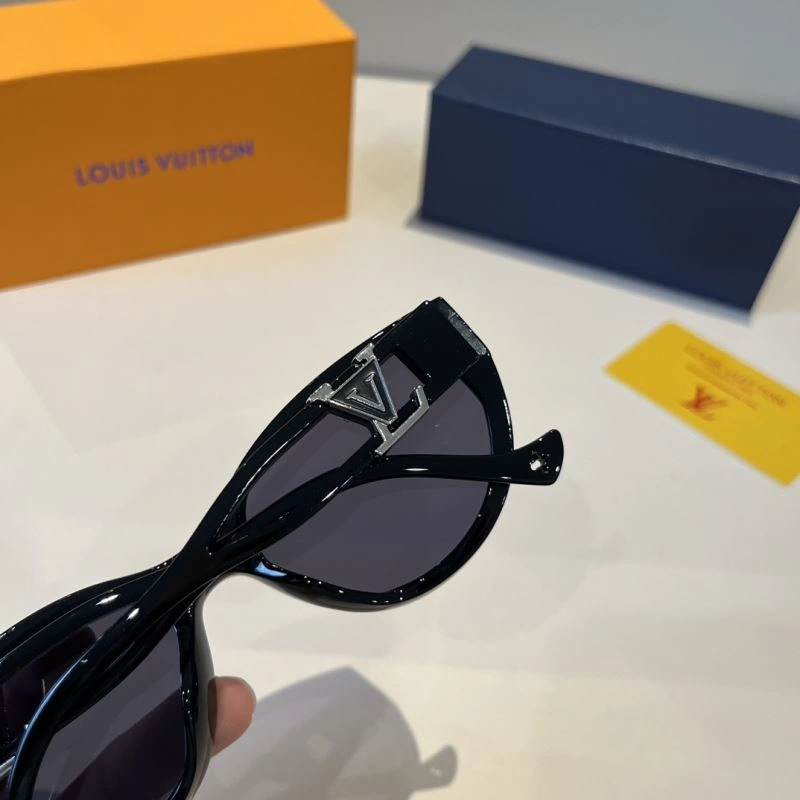 Louis Vuitton Sunglasses Fashionable 280806