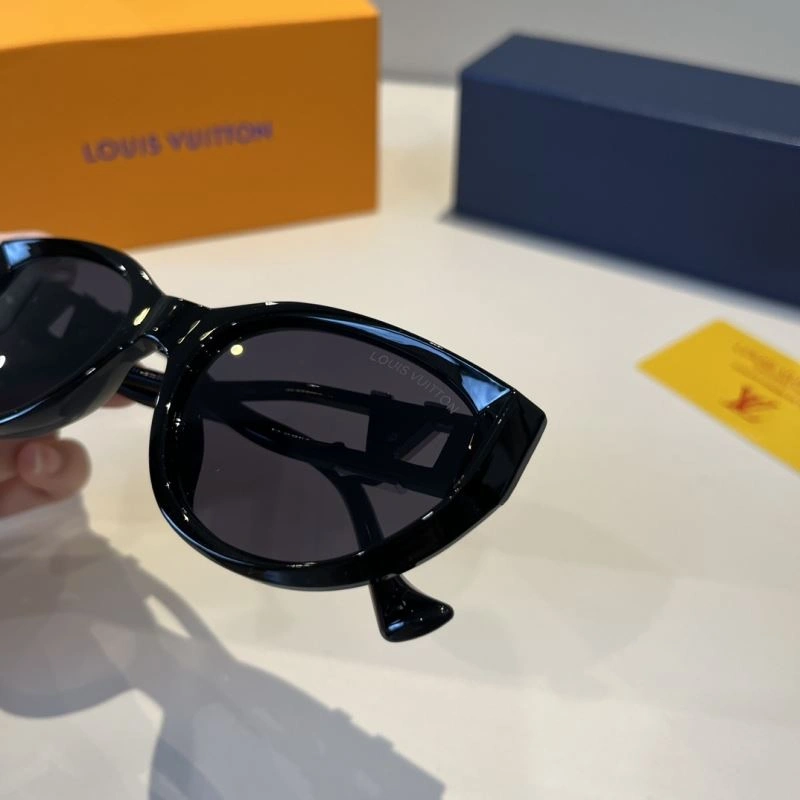 Louis Vuitton Sunglasses Fashionable 280806