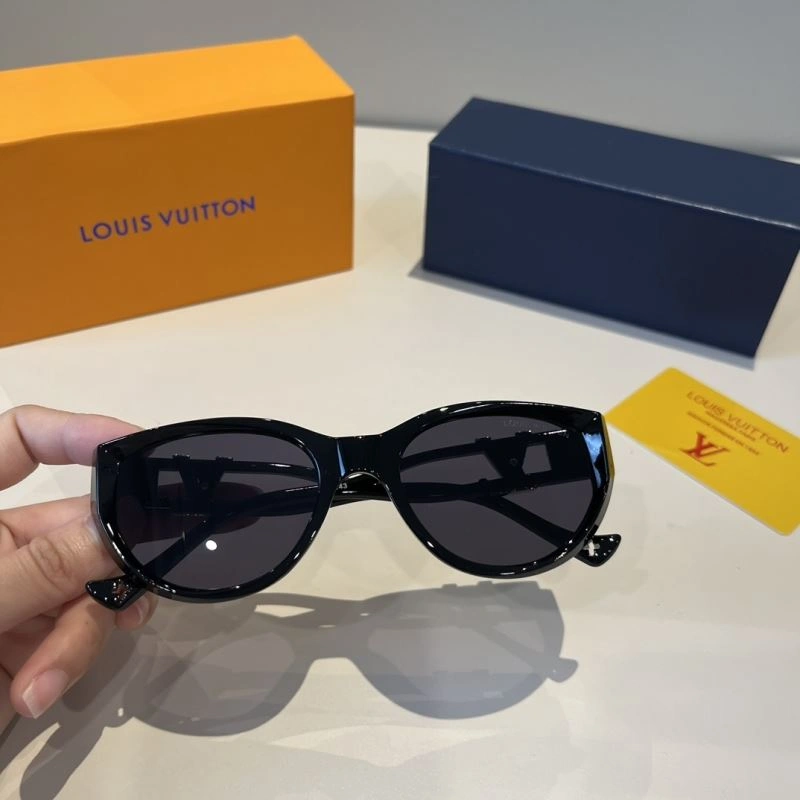 Louis Vuitton Sunglasses Fashionable 280806