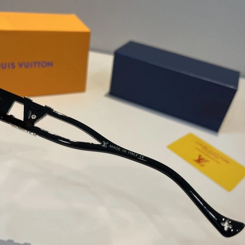 Louis Vuitton Sunglasses Fashionable 280806
