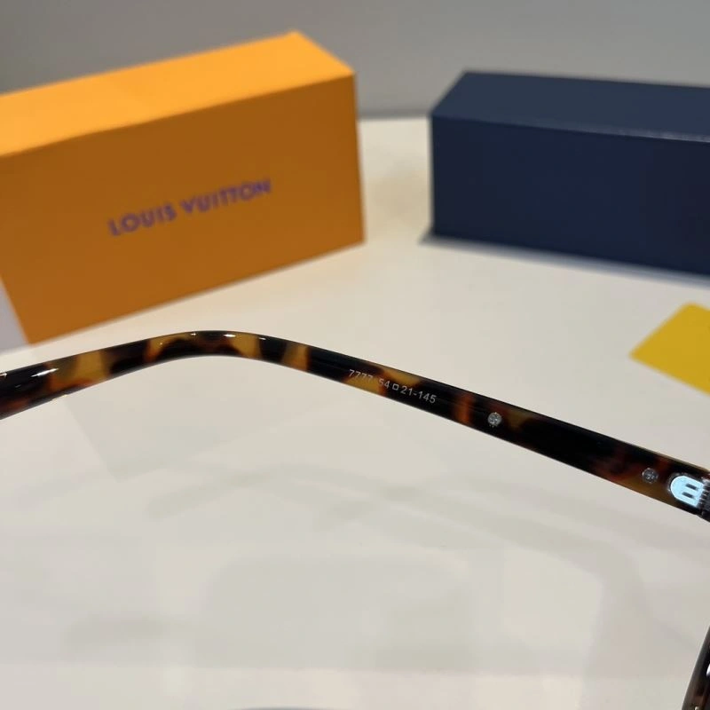 Louis Vuitton Sunglasses Premium 280804