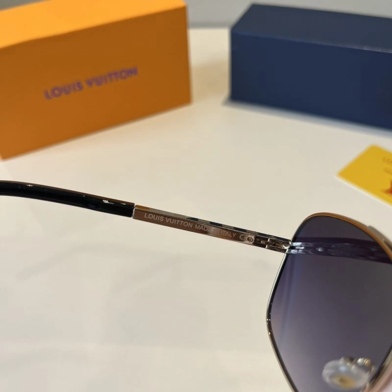 Packable Louis Vuitton Sunglasses 280778