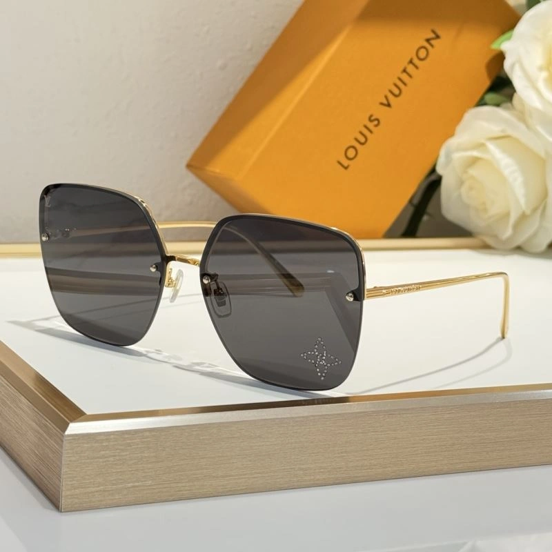 Louis Vuitton Sunglasses Practical 281220