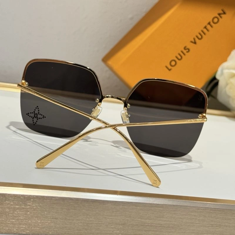 Louis Vuitton Sunglasses Practical 281220