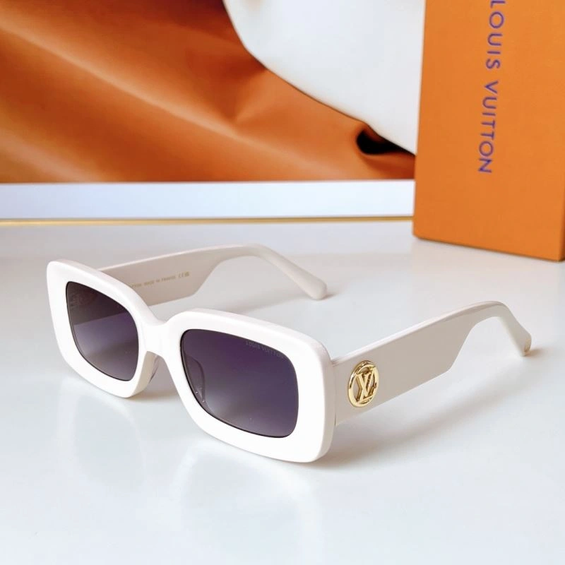 Effortless Louis Vuitton Sunglasses 281188