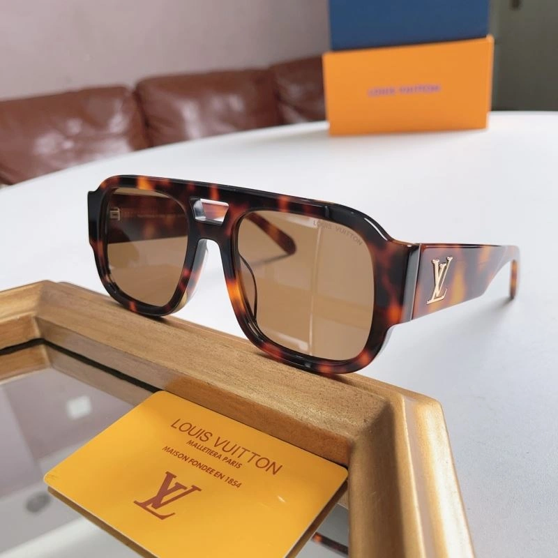 Louis Vuitton Sunglasses Versatile 281204