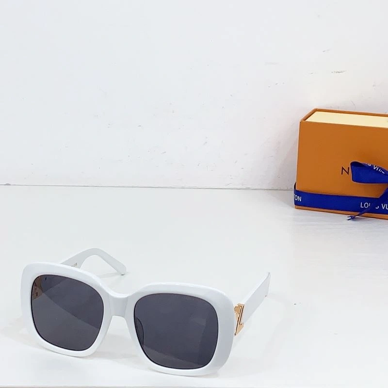 Louis Vuitton Sunglasses Premium 281106