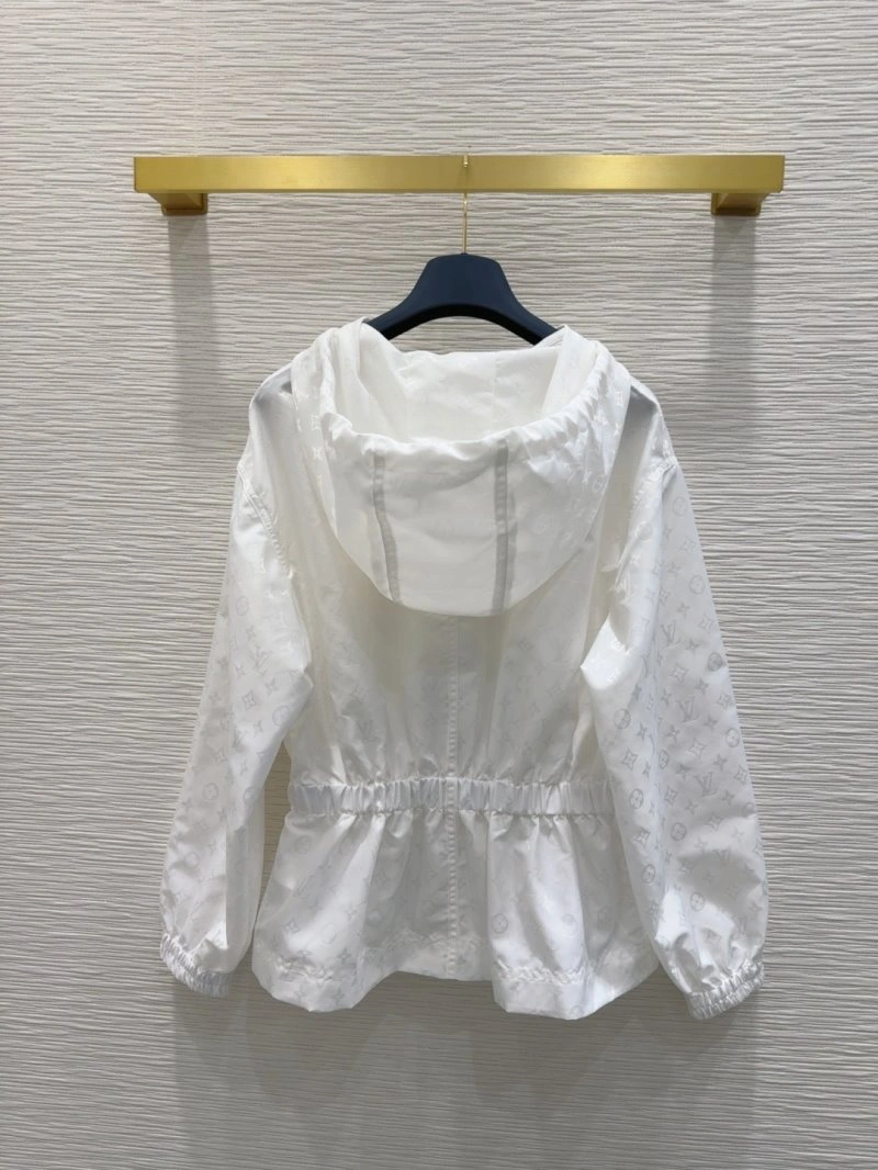 Compact Louis Vuitton Sunscreen Jacket 131671