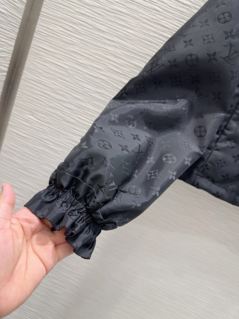 Louis Vuitton Sunscreen Jacket Sleek 131653