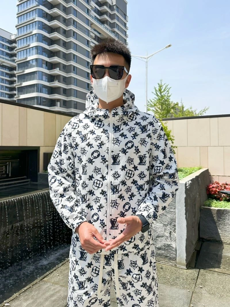 Practical Louis Vuitton Sunscreen Jacket 133652