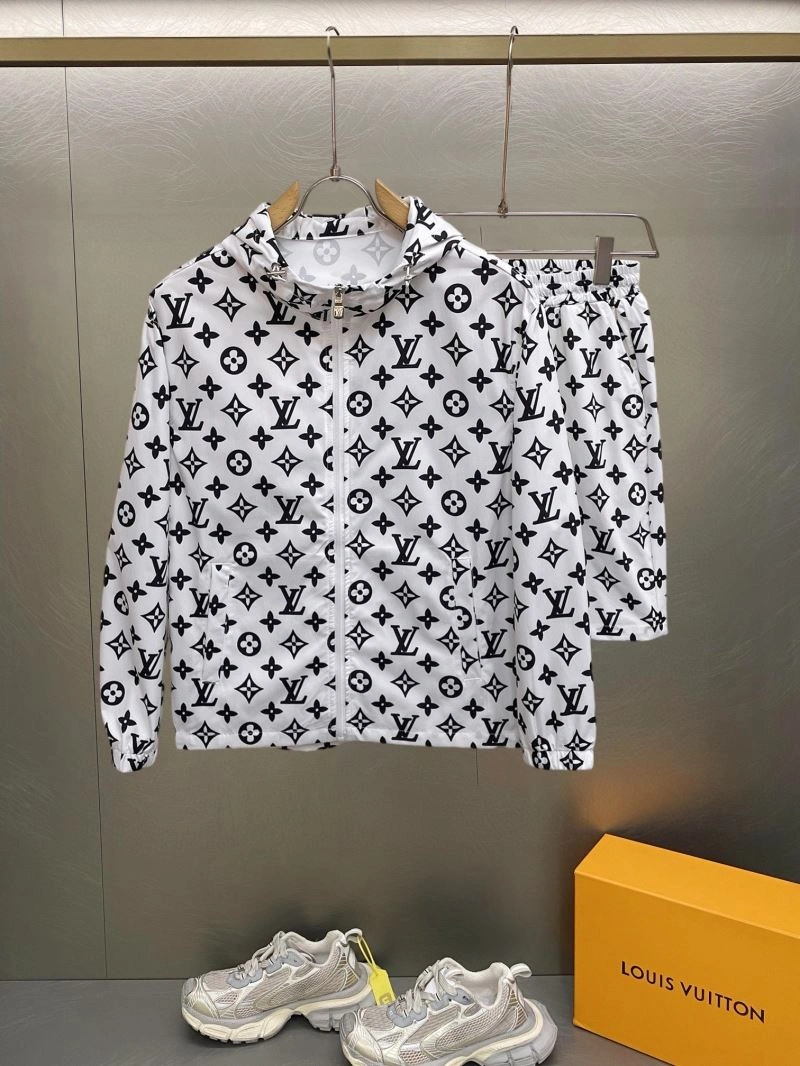 Minimalist Louis Vuitton Sunscreen Jacket 132740