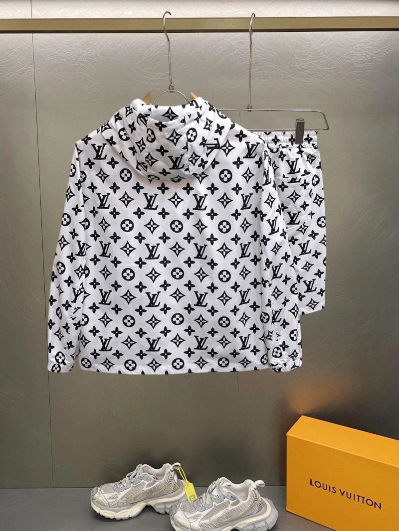 Minimalist Louis Vuitton Sunscreen Jacket 132740
