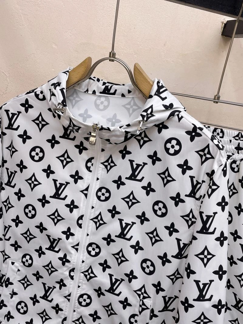 Minimalist Louis Vuitton Sunscreen Jacket 132740