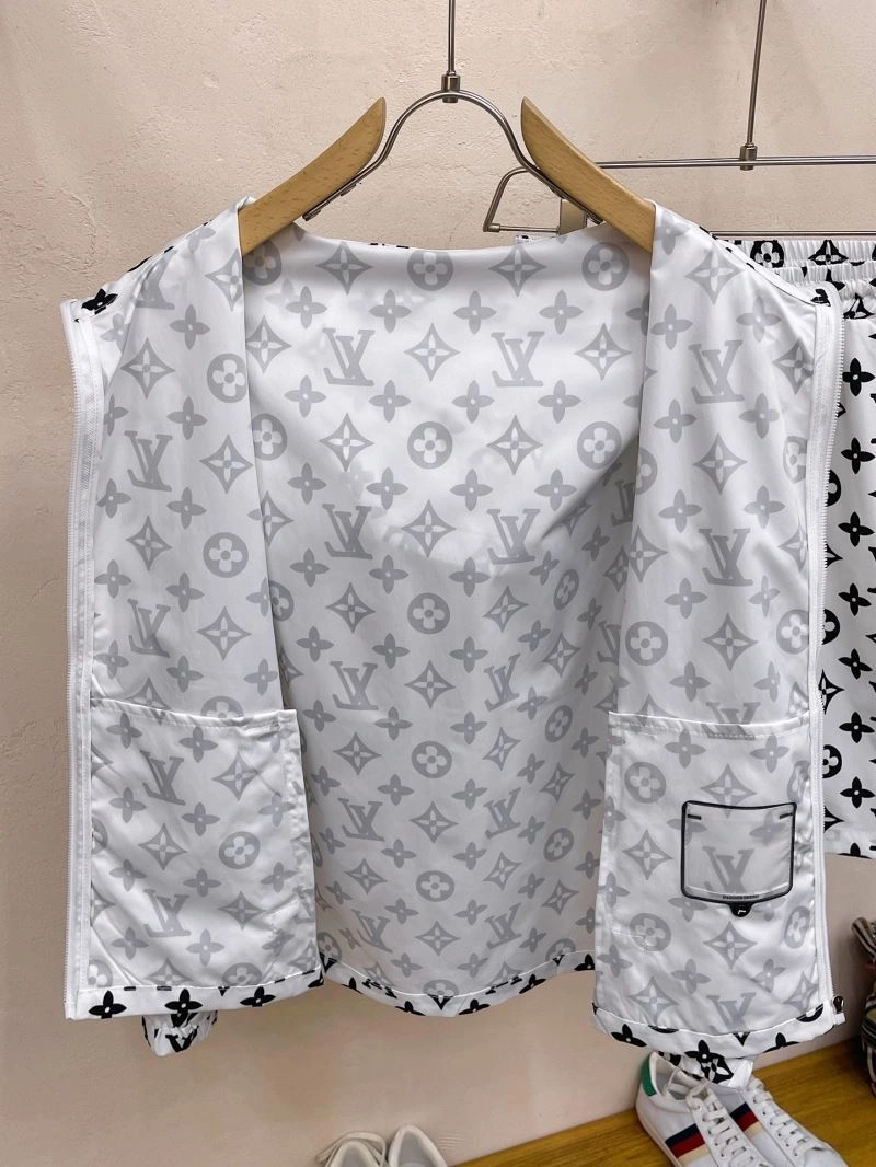 Minimalist Louis Vuitton Sunscreen Jacket 132740
