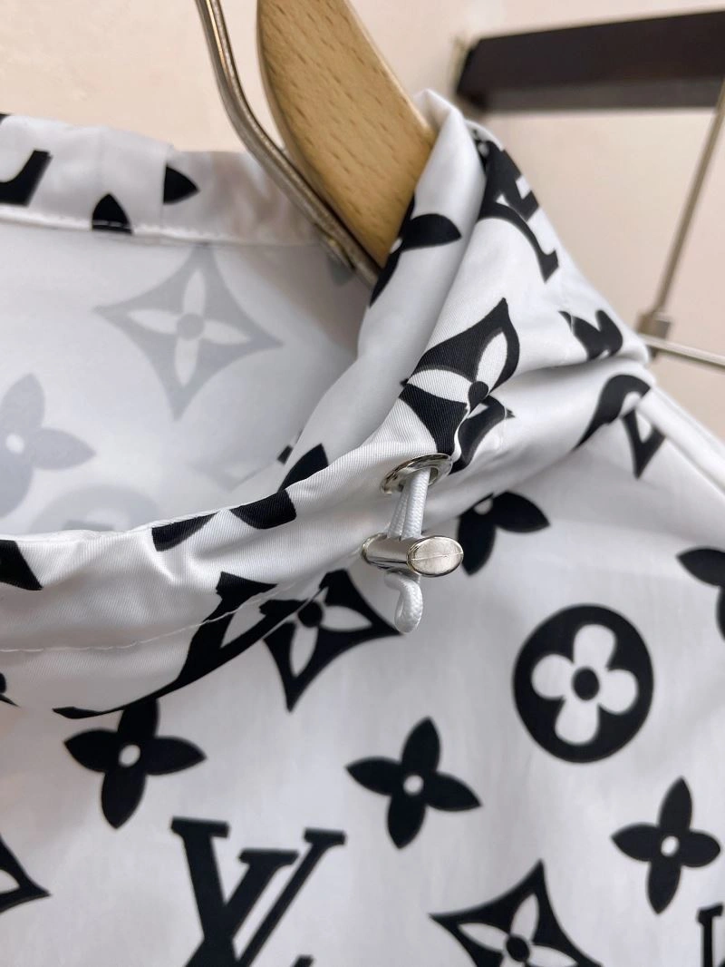 Minimalist Louis Vuitton Sunscreen Jacket 132740