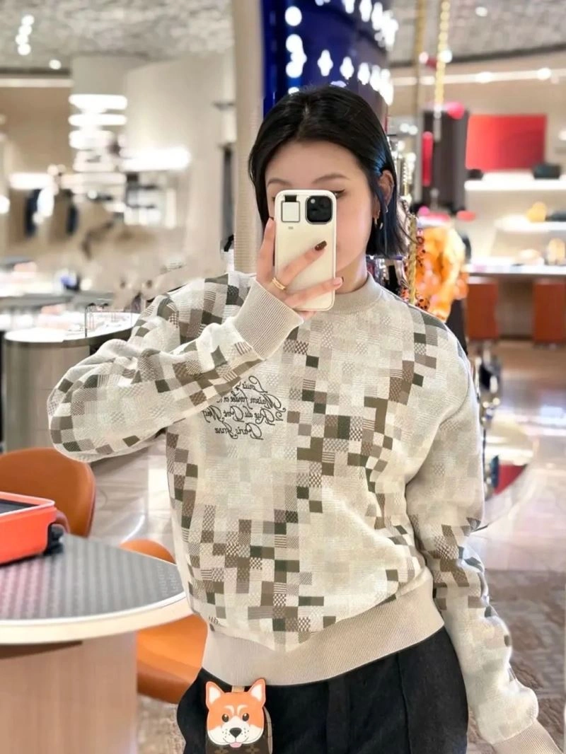 Bright Louis Vuitton Sweaters 138503
