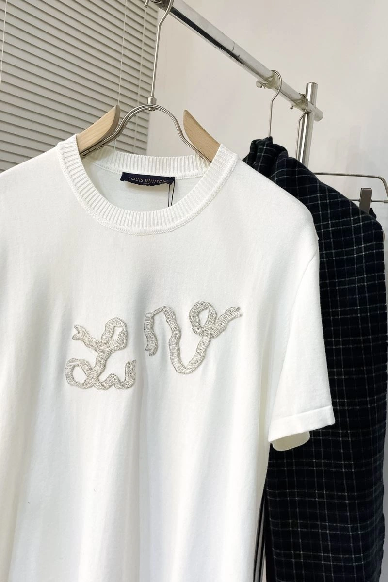 Minimalist Louis Vuitton Sweaters 138909